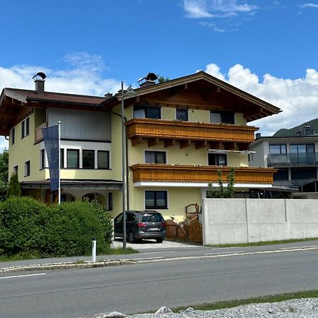 Haus Laubreuter Kaprun Exterior foto